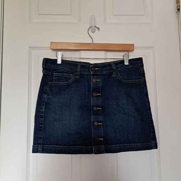 Old Navy Dark Wash Denim Skirt - Picture 2 of 8